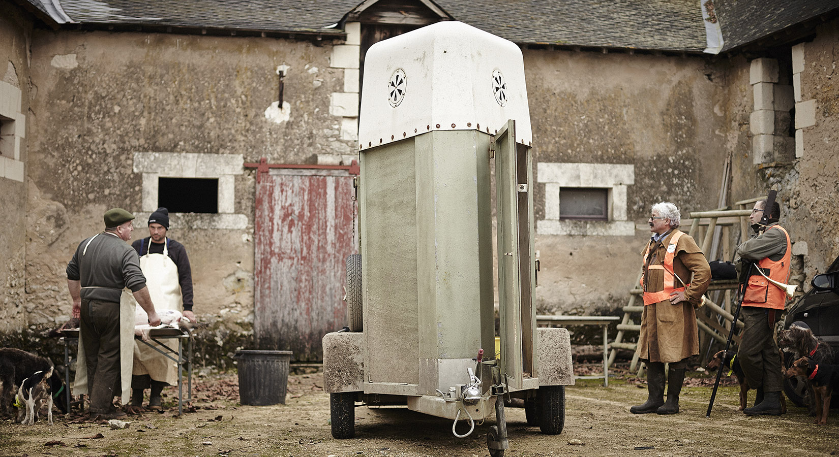 Photo reportage Pierre Chivoret France  scène de chasse découpe